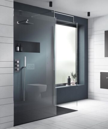 Nuie Wet Room Screen 1850mm High x 700mm Wide with Support Bar 8mm Glass - Chrome