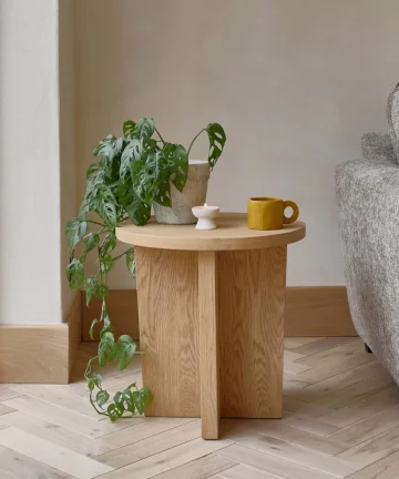 HIGHWORTH Round Side Table Natural Solid Oak