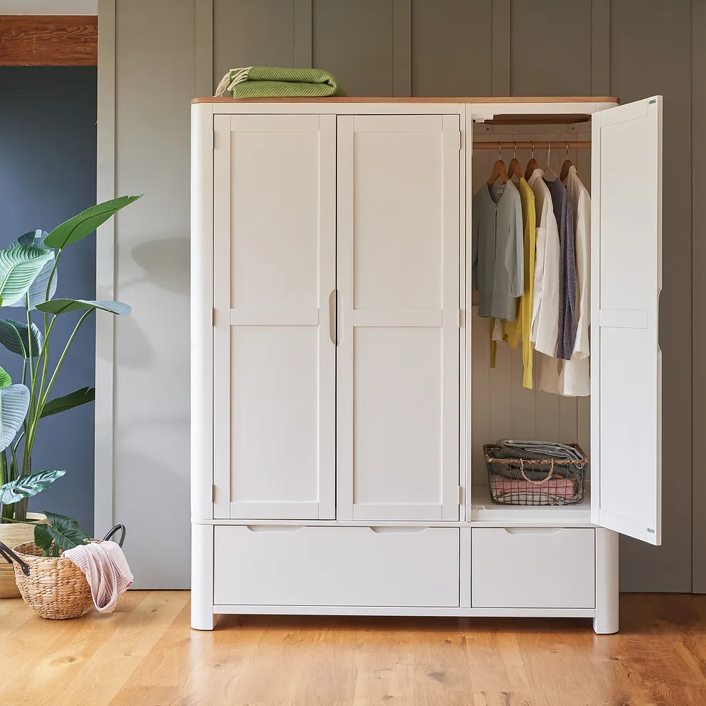 HOVE Triple Wardrobe Natural Oak & Painted