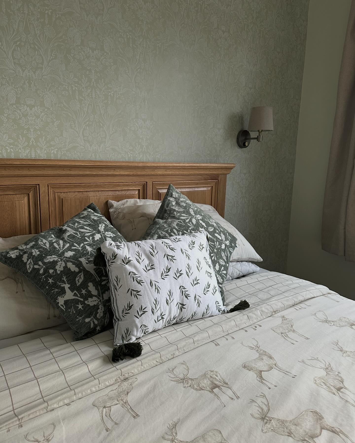 CANTERBURY Double Bed Natural Solid Oak - Image 12