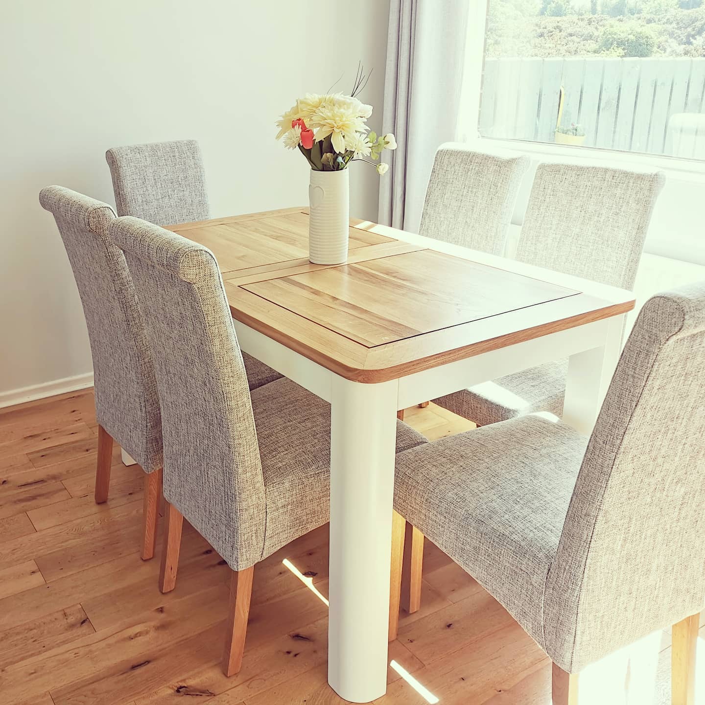 HOVE 4ft 3" Extending Dining Table with 6 Chairs Natural Oak & Painted - Image 11