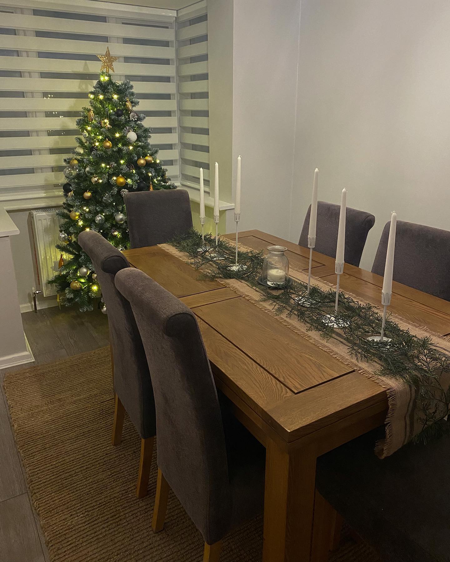 DORSET 4ft 7" Extending Dining Table with 6 Chairs Natural Solid Oak - Image 9