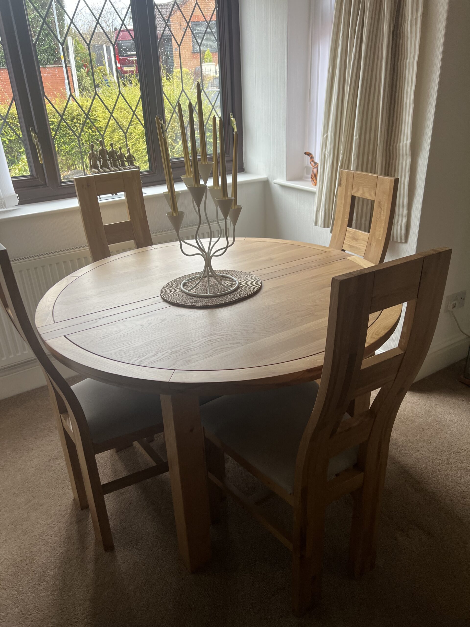 KNIGHTSBRIDGE 6 Seater Round Extendable Dining Table Natural Solid Oak - Image 5