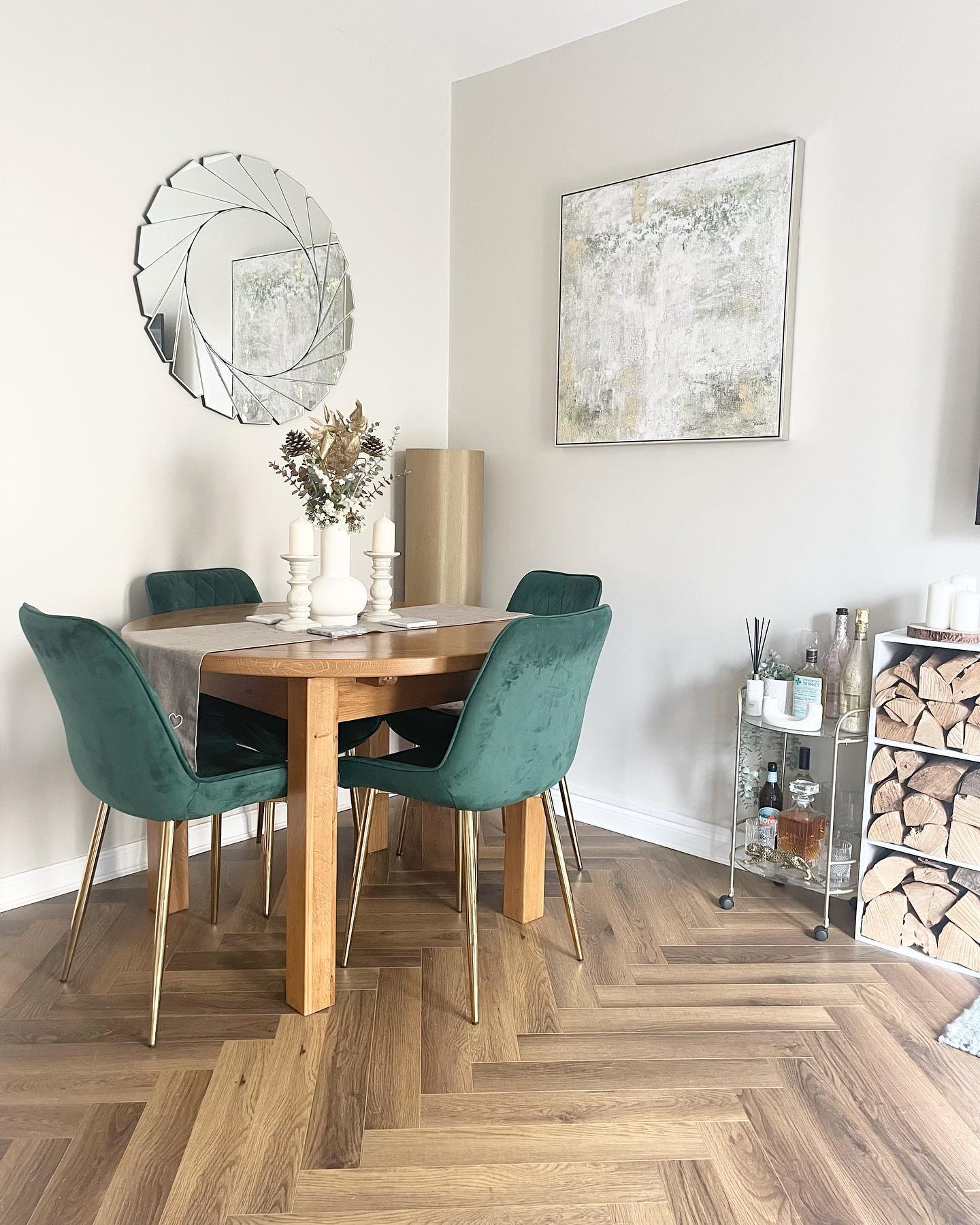 KNIGHTSBRIDGE 6 Seater Round Extendable Dining Table Natural Solid Oak - Image 8