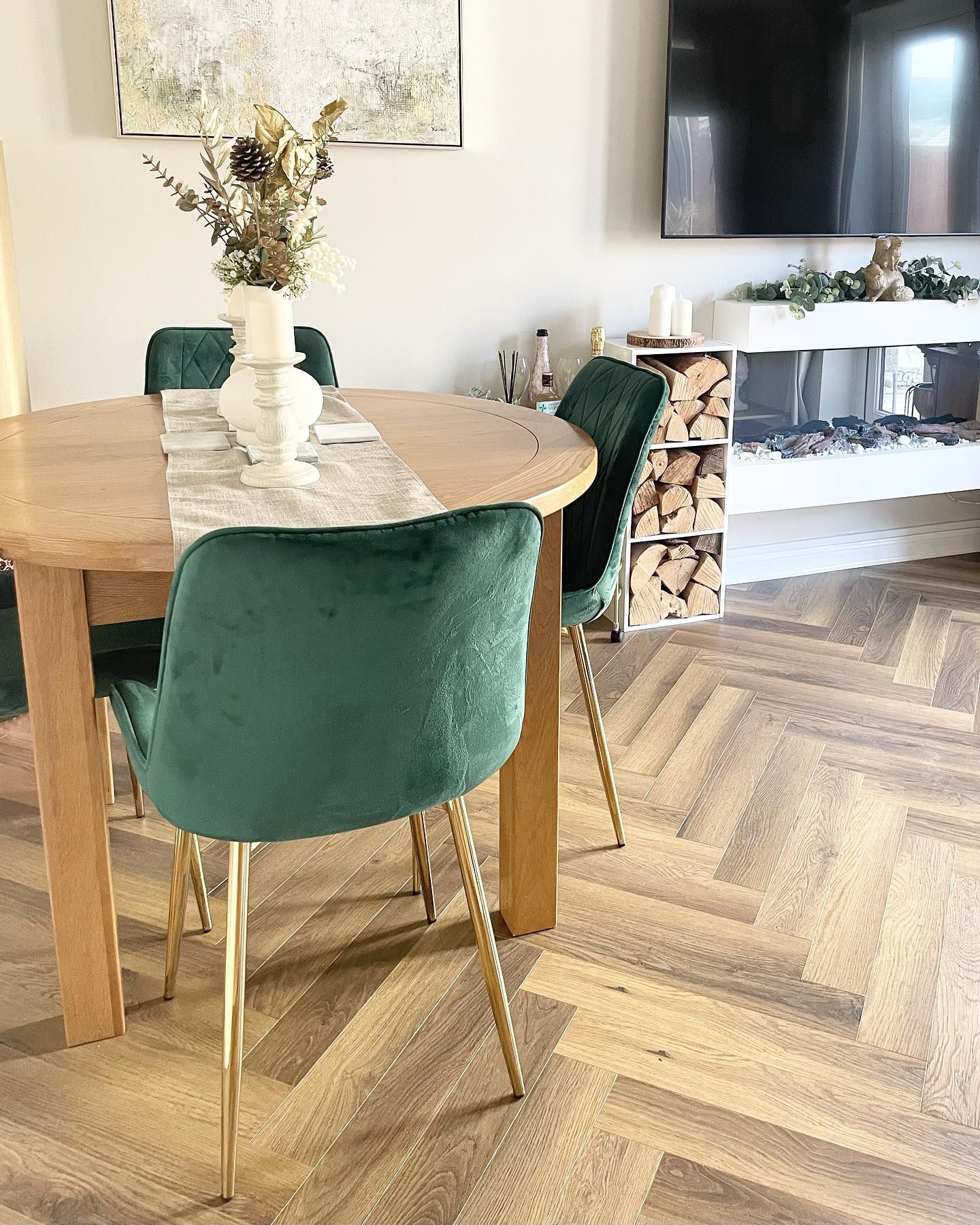 KNIGHTSBRIDGE 6 Seater Round Extendable Dining Table Natural Solid Oak - Image 10