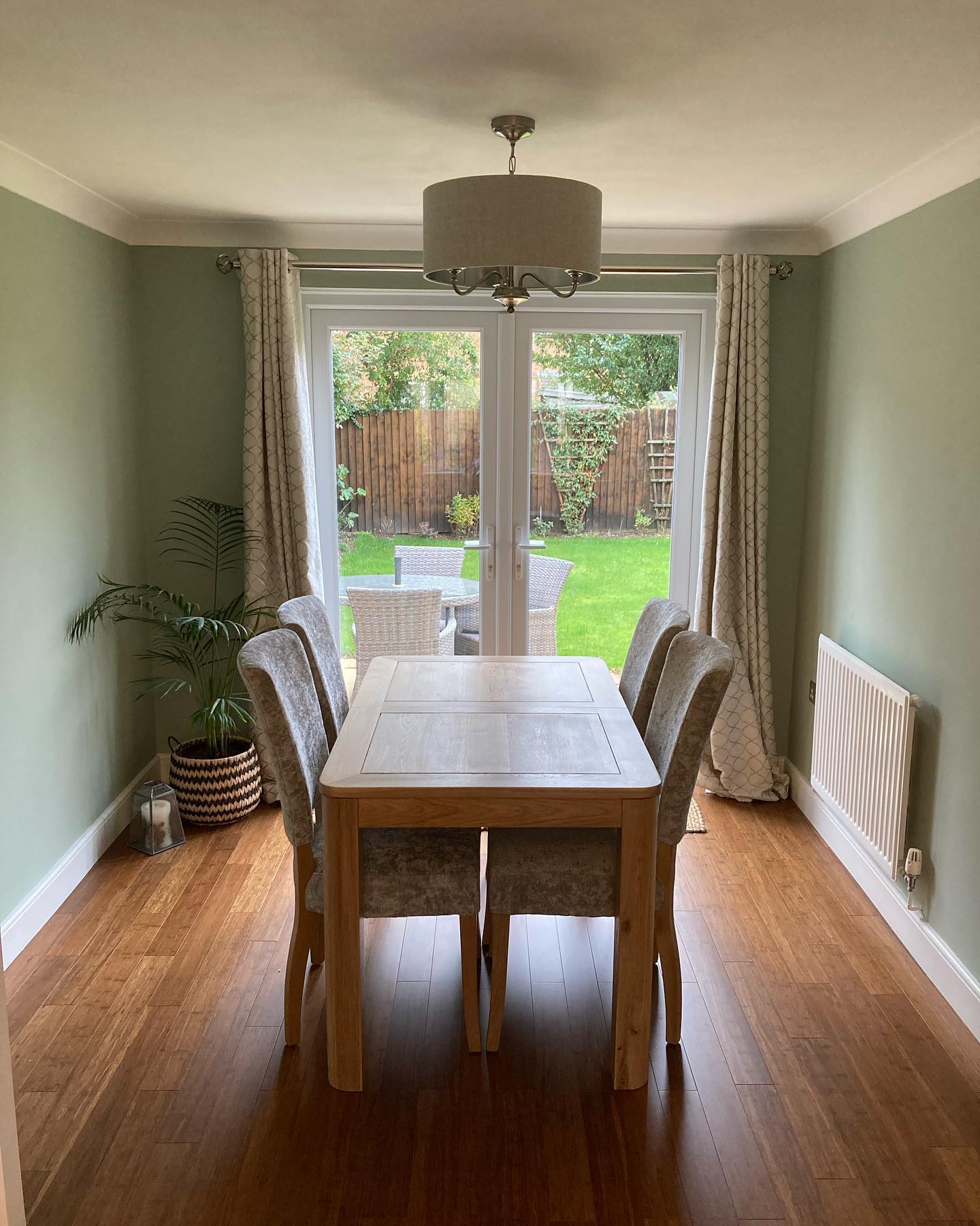 ROMSEY 6-8 Seater Extendable Dining Table Natural Solid Oak - Image 10