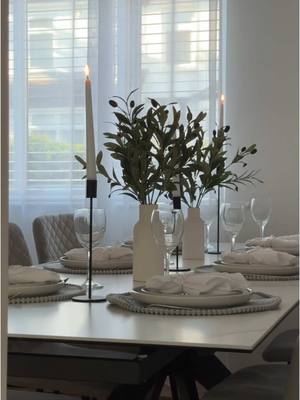 TRENTO 6-8 Seater Extendable Dining Table White Ceramic and Black Metal - Image 12