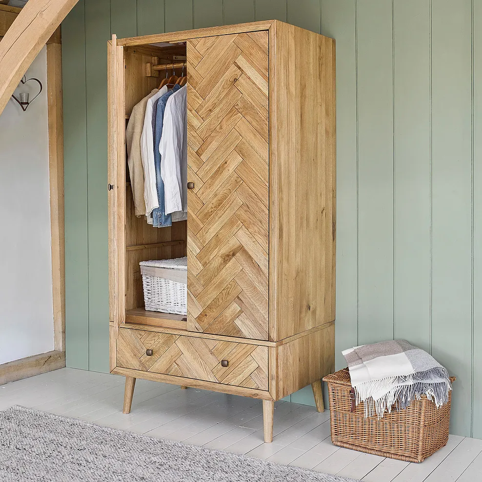 PARQUET Double Wardrobe Brushed & Glazed Solid Oak