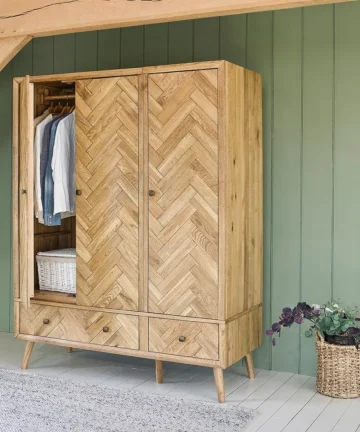 PARQUET Triple Wardrobe Brushed & Glazed Solid Oak